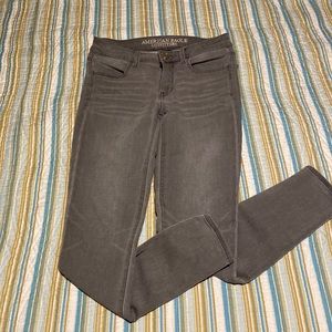 American Eagle super stretch size 4 - smoke free home